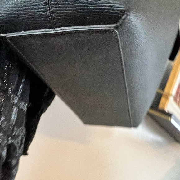 Burberry Haymarket Checkleather Reverse Tote - Picture 9 of 10